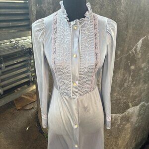 1960's Quilted Bathrobe Womens XS Pearl Gray Lace Coquette Cottagecore